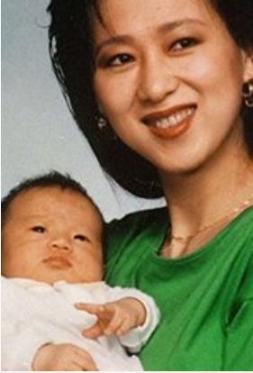 大阳城集团1993纪然冰案：富商出轨女孩赴美产子后被原配连刺18刀(图5)